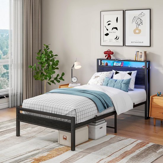 BORPHOM Bedframe met laadstation, led-verlichting, tweepersoonsbed