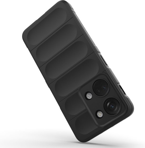 Coque de téléphone noire avec un design côtelé, sur un fond blanc.