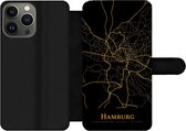 Bookcase Geschikt voor iPhone 13 Pro Max telefoonhoesje - Hamburg - Kaart - Goud - Met vakjes - Wallet case met magneetsluiting