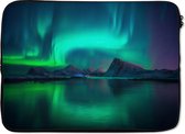 Laptophoes 14 inch 36x26 cm - Noorderlicht - Macbook & Laptop sleeve Noorderlicht bij de Lofoten in Noorwegen - Laptop hoes met foto