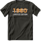 1960 Limited Edition T-Shirt | Goud - Zilver | Grappig Verjaardag en Feest Cadeau Shirt | Dames - Heren - Unisex | Tshirt Kleding Kado | - Donker Grijs - S