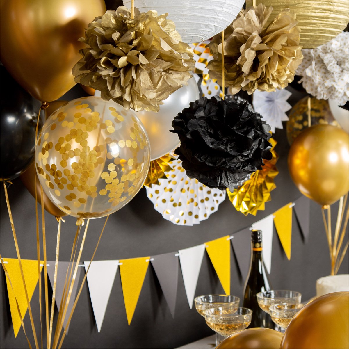Fissaly 76 Stuks Goud, Zwart & Wit Decoratie Feestpakket met Ballonnen – Geslaagd - Versiering - Helium – Papieren Confetti – Latex - Happy New Year 2026 Versiering Pakket — afbeelding 5