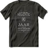 90 Jaar Legendarisch Gerijpt T-Shirt | Donkergrijs - Grijs | Grappig Verjaardag en Feest Cadeau Shirt | Dames - Heren - Unisex | Tshirt Kleding Kado | - Donker Grijs - S