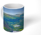 Mok - Vogelperspectief meren in Glendalough - 350 ML - Beker - Uitdeelcadeautjes