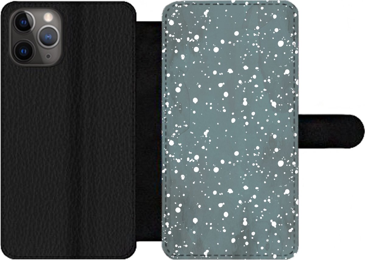 Telefoonhoesje Geschikt voor iPhone 11 Pro telefoonhoesje - Stippen - Groen - Wit - Met vakjes - Wallet case met magneetsluiting