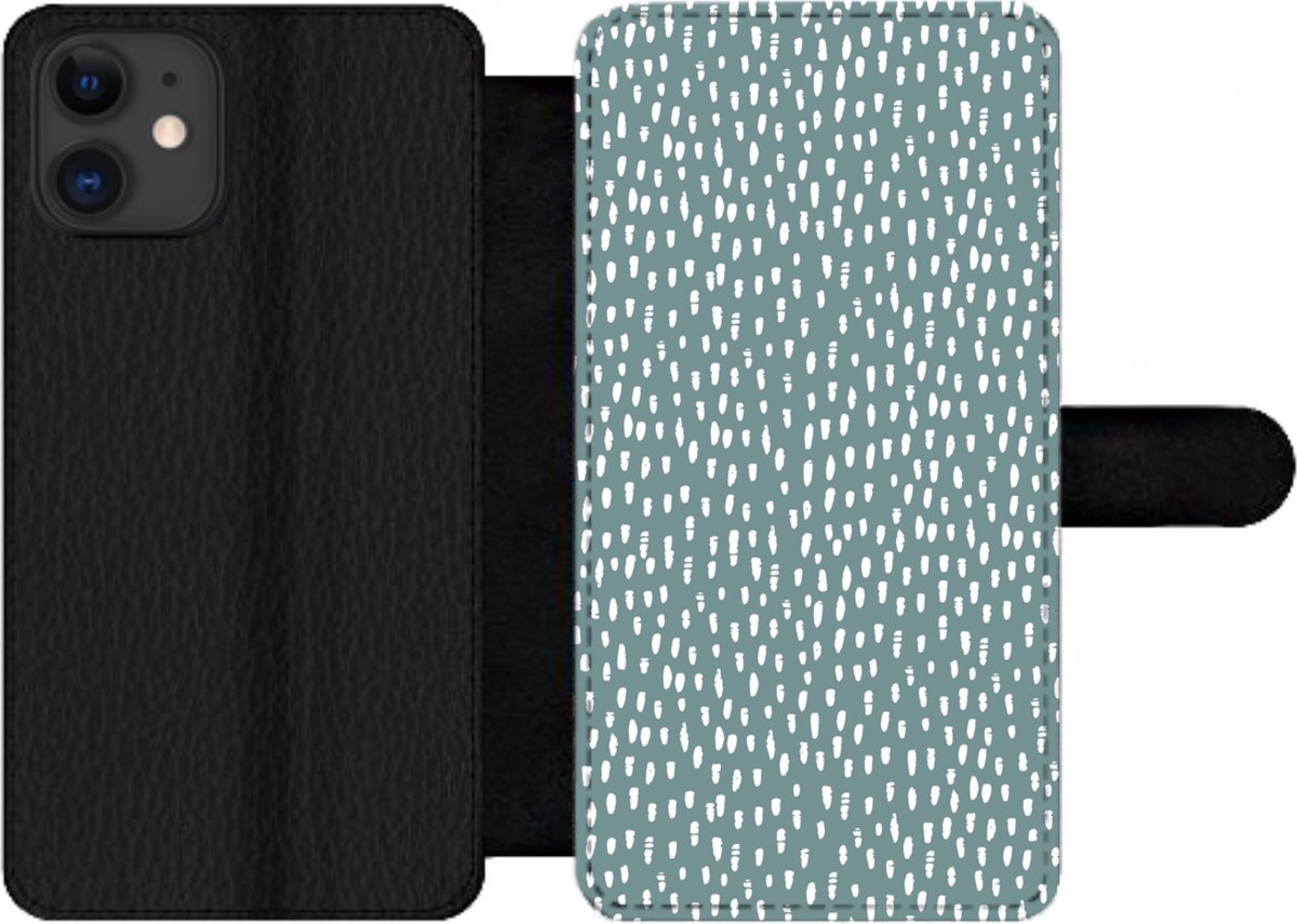Telefoonhoesje Geschikt voor iPhone 12 Pro telefoonhoesje - Stippen - Wit - Groen - Met vakjes - Wallet case met magneetsluiting