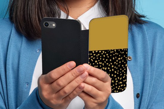 Bookcase pour téléphone iPhone 8 Bookcase - Pois - Jaune ocre - Zwart - Avec compartiments - Étui portefeuille avec fermeture magnétique