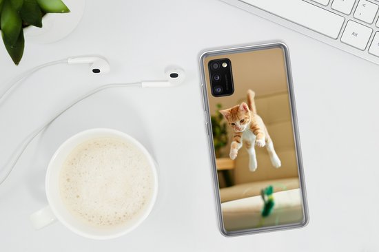 Telefoonhoesje Geschikt voor Samsung Galaxy A41 hoesje - Kat - Spring - Speelgoed - Siliconen Telefoonhoesje Telefoonhoesje