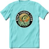 Fishing Club - Vissen T-Shirt | Beige | Grappig Verjaardag Vis Hobby Cadeau Shirt | Dames - Heren - Unisex | Tshirt Hengelsport Kleding Kado - Licht Blauw - XXL