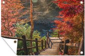 Muurdecoratie Houten trap gaat door de rode bomen op het eiland Shikoku in Japan - 180x120 cm - Tuinposter - Tuindoek - Buitenposter