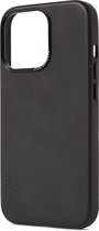 DECODED Leather Back Cover geschikt voor Apple iPhone 13 - Hoogwaardig Leer, Metalen Knoppen (Zwart)