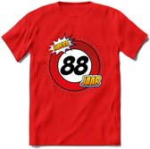 88 Jaar Hoera Verkeersbord T-Shirt | Grappig Verjaardag Cadeau | Dames - Heren | - Rood - S