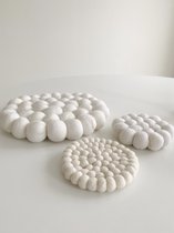 4x Vilten bolletjes mini Onderzetters- afmeting viltbal  Ø1 cm- grijs- FAIRTRADE!