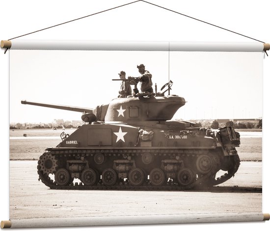 WallClassics - Textielposter - Tank uit het Leger in het Zwart Wit - 90x60 cm Foto op Textiel