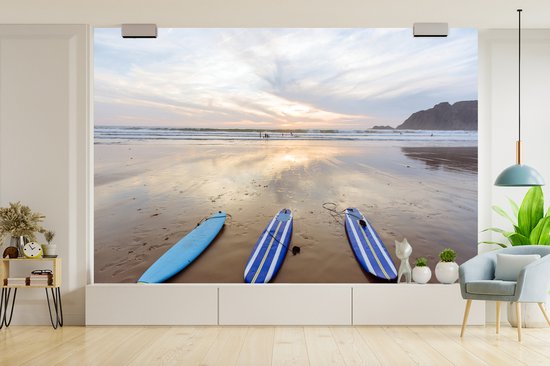 Papier peint Papier peint photo en vinyle - Les planches de surf allongées sur la plage largeur 525 cm x hauteur 350 cm - Tirage photo sur papier peint (disponible en 7 tailles)