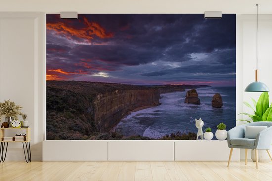Papier peint vinyle - Les douze apôtres au coucher du soleil rouge en Australie largeur 420 cm x hauteur 280 cm - Tirage photo sur papier peint (disponible en 7 tailles)