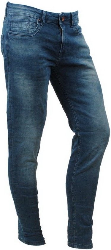 Mannen, slim fit jeans, donkerblauw met "CARS JEANS" logo op de zak.