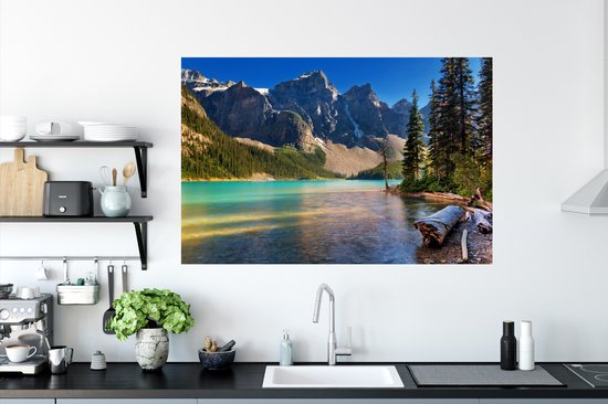 Muurstickers - Sticker Folie - Dennenbomen en bergen tijdens zonsondergang boven Moraine Lake Canada - 120x80 cm - Plakfolie - Muurstickers Kinderkamer - Zelfklevend Behang - Zelfklevend behangpapier - Stickerfolie