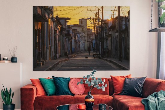 Lever de soleil sur la rue de la ville de Camaguey à Cuba, Amérique du Nord Toile 180x120 cm - Tirage photo sur toile (Décoration murale salon / chambre) XXL / Groot format!