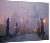 Wereldberoemde Karelsbrug in Praag bij dageraad - Foto op Plexiglas - 90 x 60 cm