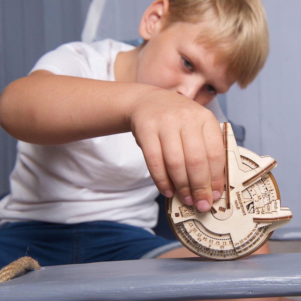UGEARS Houten 3D Model - Stem Lab - Krommingsmeter — afbeelding 7