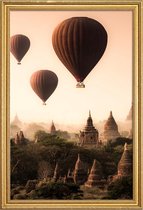 JUNIQE - Poster met houten lijst Hot Air Balloons in Bagan -40x60