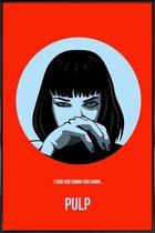 JUNIQE - Poster met kunststof lijst Mia Wallace Pulp Fiction -13x18