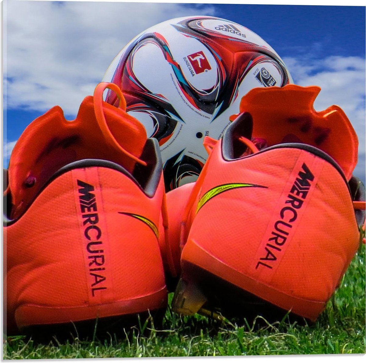Acrylglas - Voetbal en Voetbalschoenen - 50x50cm Foto op Acrylglas (Met Ophangsysteem)