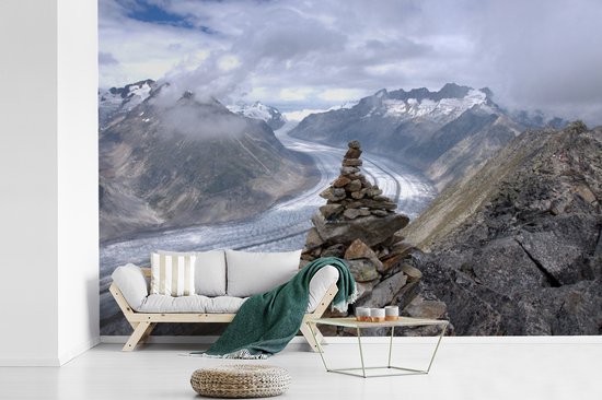 Le glacier d'Aletsch en Suisse avec des pierres empilées au premier plan papier peint photo vinyle 420x280 cm - Tirage photo sur papier peint