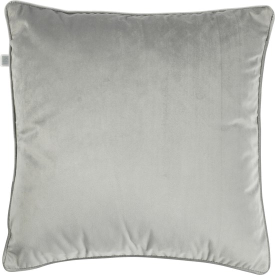 Een effen lichtgrijs fluwelen sierkussen van 45x45 cm.