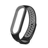 Voor Geschikt voor Xiaomi Mi Band 6 (CA8856) ademende siliconen vervangende band horlogeband met gaten (zwart + grijs)