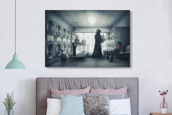 Canvas schilderij 180x120 cm - Wanddecoratie Absurde Magere Hein in de wasserette - Muurdecoratie woonkamer - Slaapkamer decoratie - Kamer accessoires - Schilderijen