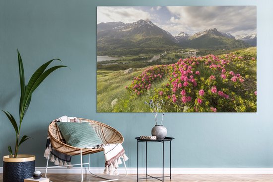 Prairie fleurie aux rhododendrons entre les montagnes 180x120 cm - Tirage photo sur toile (Décoration murale salon / chambre) XXL / Groot format!