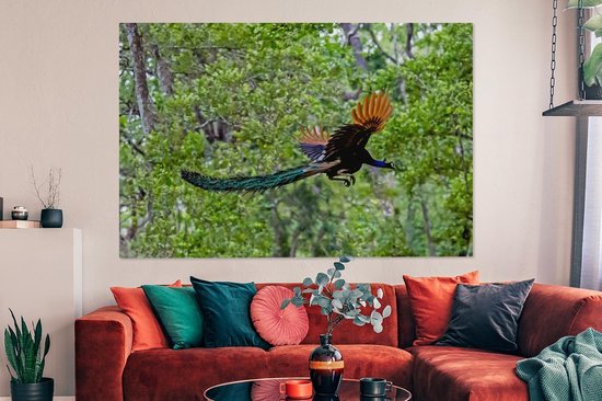 Paon coloré vole à travers les bois Toile 180x120 cm - Tirage photo sur toile (Décoration murale salon / chambre) XXL / Groot format!