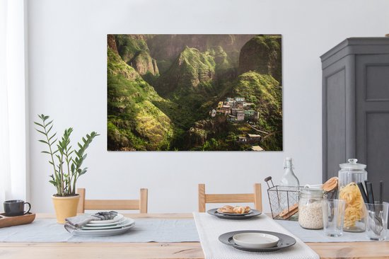 Une colonie sur un paysage de montagne verdoyant au Cap Vert 120x80 cm - Tirage photo sur toile (Décoration murale salon / chambre)