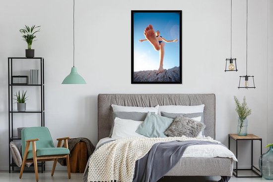 Photo en cadre - Le pied d'un cadre photo enfant 60x90 cm - Affiche sous cadre (Décoration murale salon / chambre)