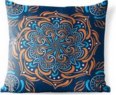 Buitenkussens - Tuin - Vierkant patroon met een gedetailleerde en oranje mandala op een donkerblauwe achtergrond - 40x40 cm
