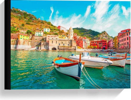 Canvas  - Vissersboot aan Berg in Italië  - 40x30cm Foto op Canvas Schilderij (Wanddecoratie op Canvas)