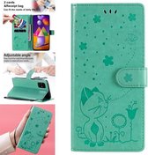 Voor Samsung Galaxy M31s Cat Bee Embossing Pattern Shockproof Horizontale Flip Leather Case met houder & kaartsleuven & portemonnee (groen)