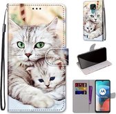Voor Motorola Moto E7 Gekleurde Tekening Cross Textuur Horizontale Flip PU Lederen Case met Houder & Kaartsleuven & Portemonnee & Lanyard (Big Cat Holding Kitten)