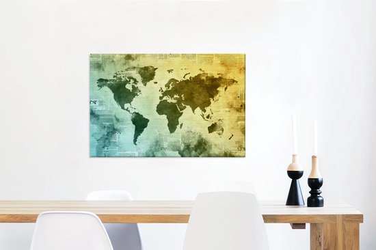 Wereldkaart avec peinture jaune qui passe au bleu sur fond avec journal 60x40 cm