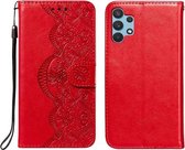 Voor Samsung Galaxy A32 4G Flower Vine Embossing Pattern Horizontale Flip Leather Case met Card Slot & Holder & Wallet & Lanyard (Red)