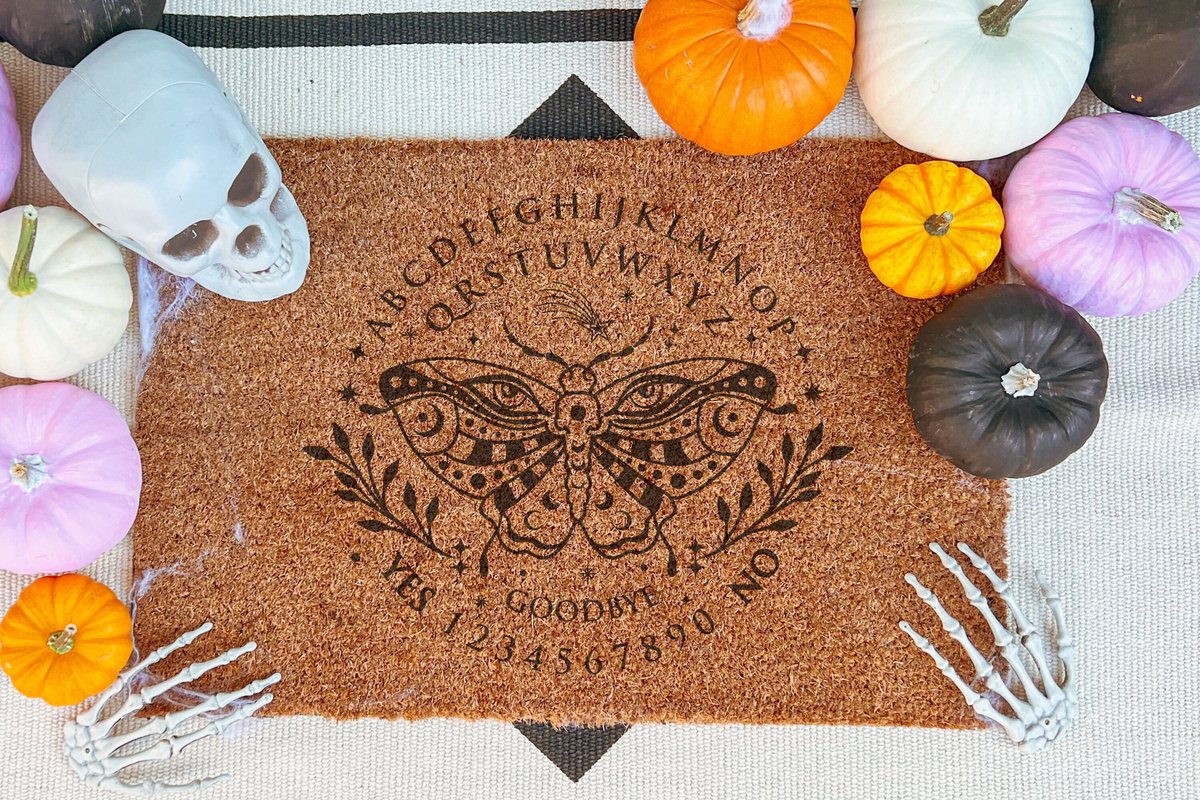 Laser-Point Ouija Doormat Mystical Witchy Hello | 60x40 cm | Nieuwe huis cadeau | Ingangsmat | Deurmat met stijl | Verhuizing cadeau | Praktisch & trendy | Perfect voor binnenkomst | Cadeau voor nieuwe woning Bruin | Zwart (Gravering 60x40)