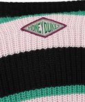 Detail van een gebreid kledingstuk met roze, zwarte en groene strepen, en een Honeydukes-logo.