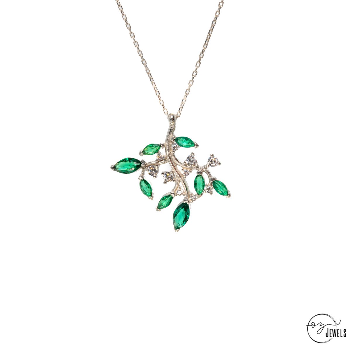 OZ Jewels Zilveren Ketting Uniek Design Versierd met Synthetische Smaragd Stenen - Accessoires - Liefdessieraden - Liefdesketting - Damesketting - Valentijnsdag - Cadeau - Moederdag - Ketting Meisje - Sieraden Dames - In mooie geschenkverpakking
