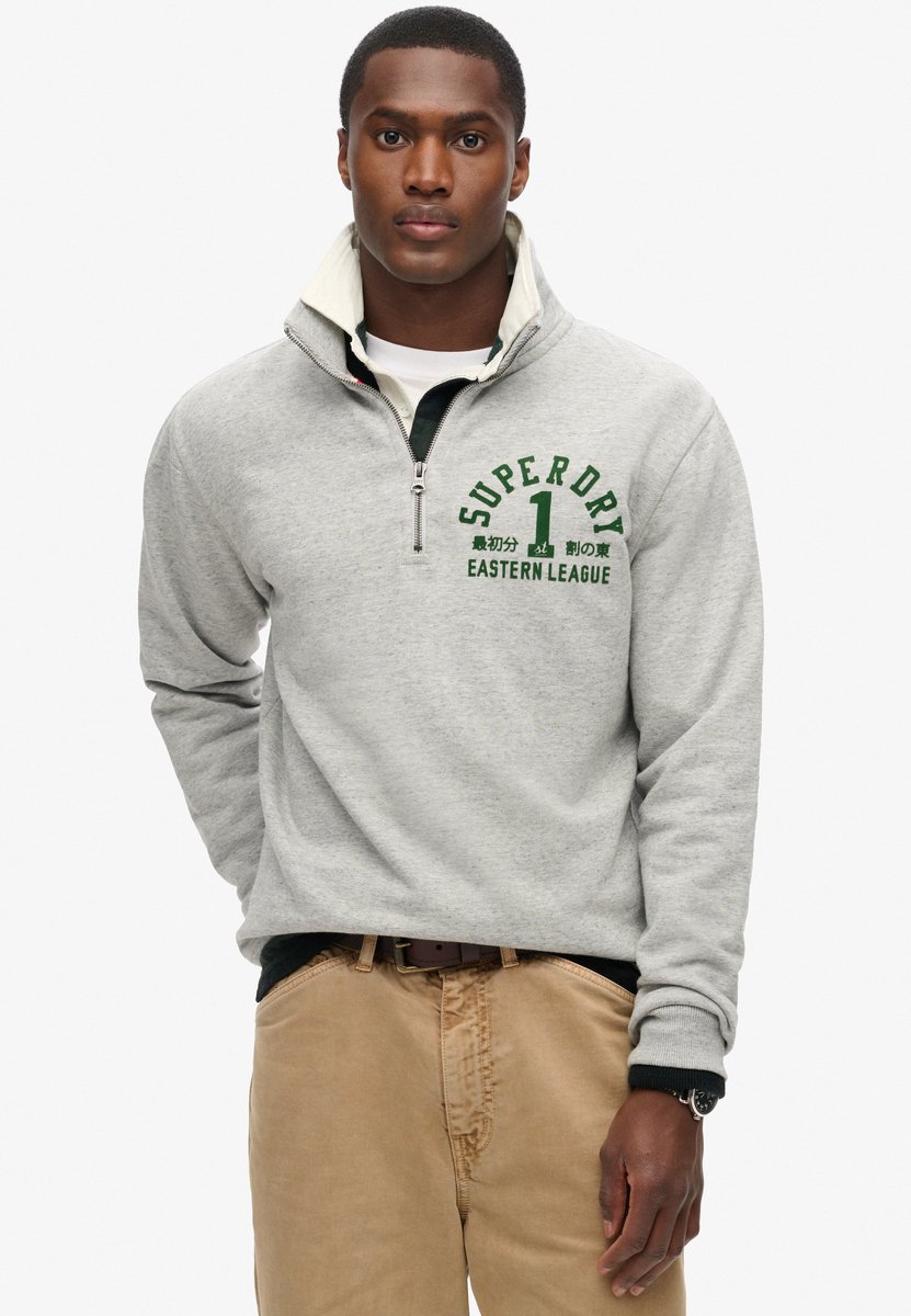 Superdry Track & Field trui met halve rits en afbeelding Heren Truien Grijs