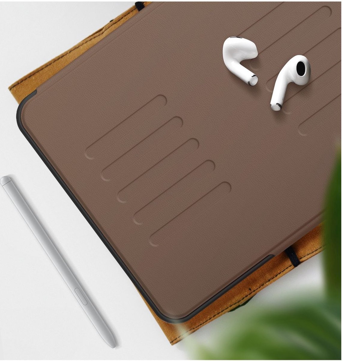 Mobigear Tablethoes geschikt voor Apple iPad Pro 11 Inch (2024) Hoes | Mobigear Magnetic Folio Bookcase + Stylus Houder - Bruin