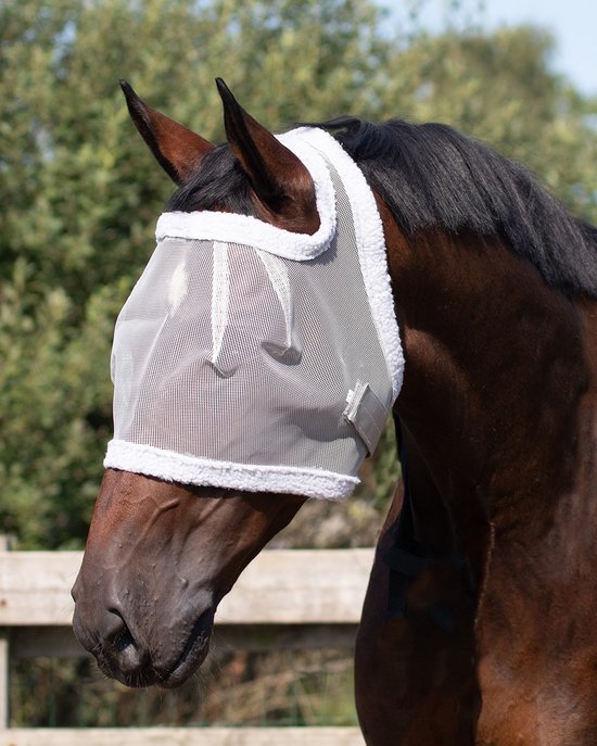 Wit paardenmasker met teddy voering, sluiting op oor.