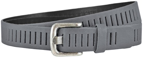 Grijze leren riem met kleine rechthoekige perforaties en een zilverkleurige gesp.