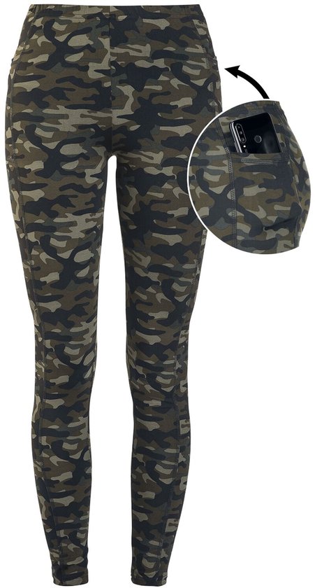 Legging met olijfgroen camouflagepatroon, met zichtbare zijzakken waar een smartphone in past.